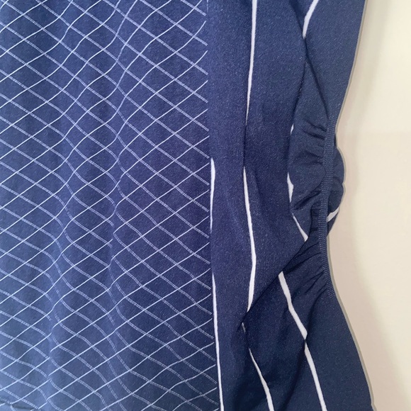 Athleta Finish Fast Line Tee Top Navy Blue 
Size Medium - Picture 4 of 11